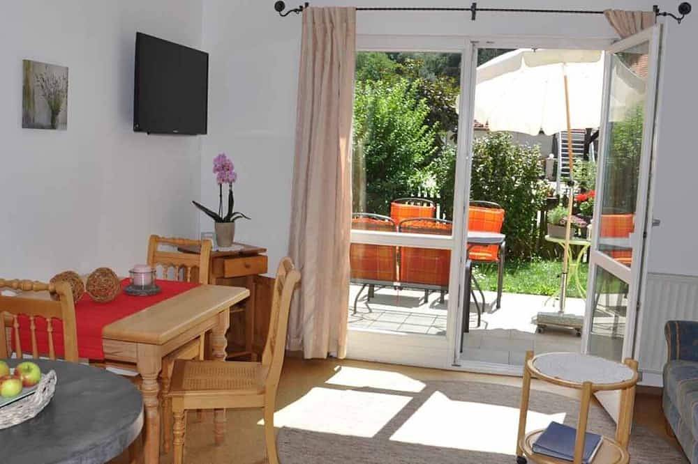 Ganze Wohnung, Hundefreundliche und Barrierefreie helle Ferienwohnung mit Garten in Bad Windsheim, Steigerwald