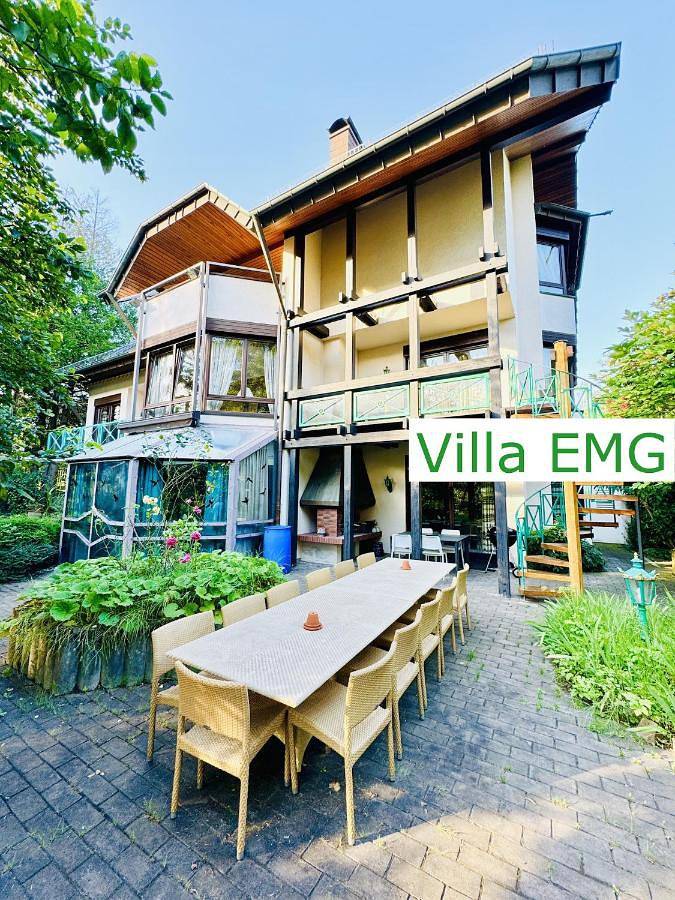 Ganze Wohnung, Luxus Ferienhaus Villa Gernsbach mit Sauna, Garten, Kamin bis 22 Personen in Gernsbach, Nordschwarzwald