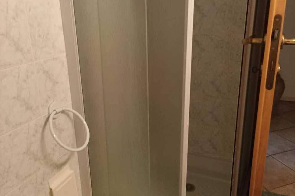 Villino del Sorriso-Three-room apartment near the sea and services, garden, parking space in Marcelli, Riviera del Conero