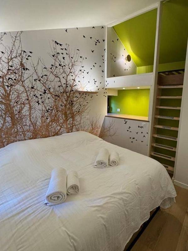 Location de vacances pour 12 personnes, avec balcon ainsi que vue et piscine à Saint-Martin-de-l'Arçon