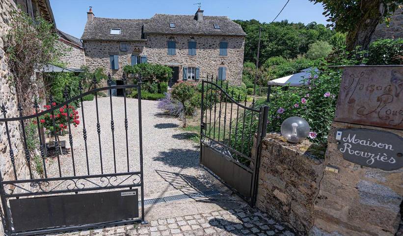 Chambre d’hôte pour 2 personnes, avec terrasse et vue ainsi que jardin et piscine