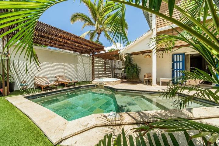 Villa pour 6 personnes, avec jacuzzi ainsi que jardin et piscine