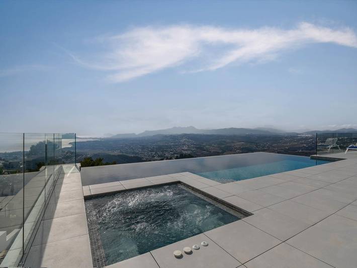 Chalet para 8 personas, con terraza además de jacuzzi y jardín en Marina Alta - 4