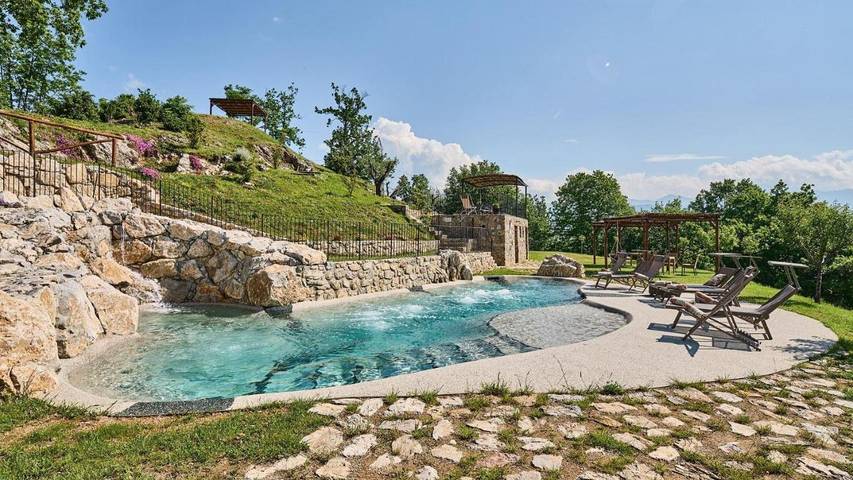 Villa per 8 persone, con piscina e giardino nonché terrazza, con animali domestici in Garfagnana