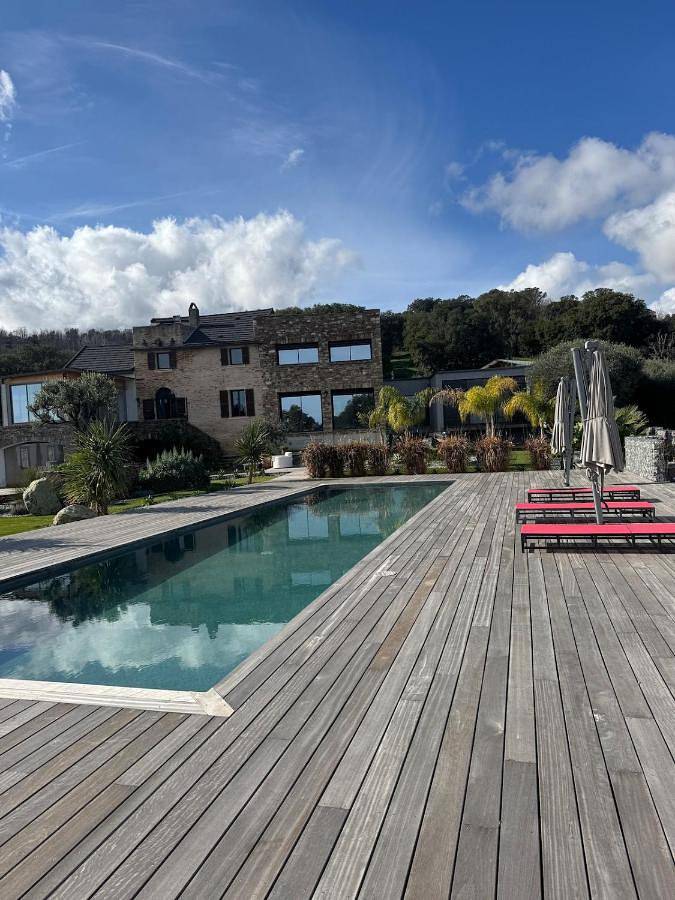 Appartement de vacances pour 12 personnes, avec vue ainsi que piscine et terrasse, animaux acceptés