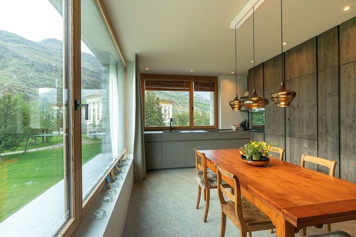 Ferienwohnung für 4 Personen, mit Terrasse und Garten sowie Sauna und Seeblick in Maloja