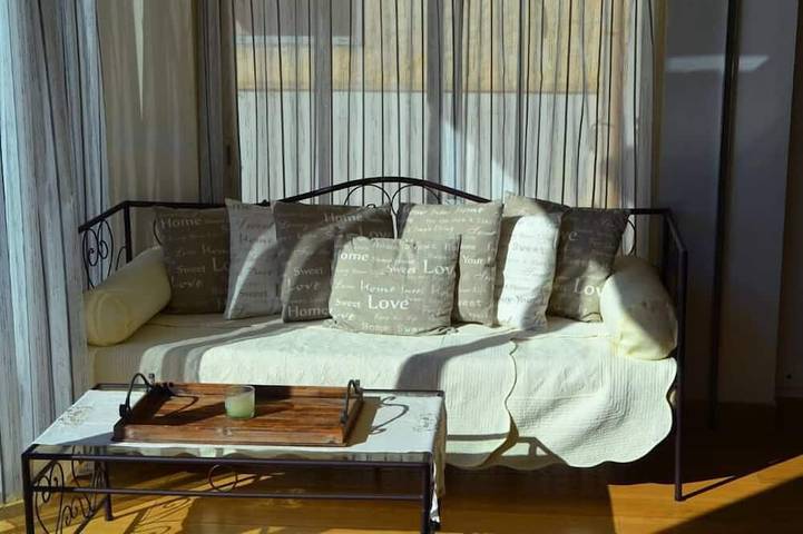 Gîte pour 4 personnes, avec terrasse dans Plage des Sablettes - 2