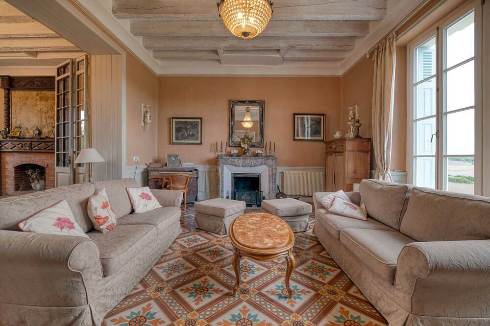 Holiday Home 'Château' with Mountain View, Balcony and Wi-Fi in Souilhanels, Carcassonne region