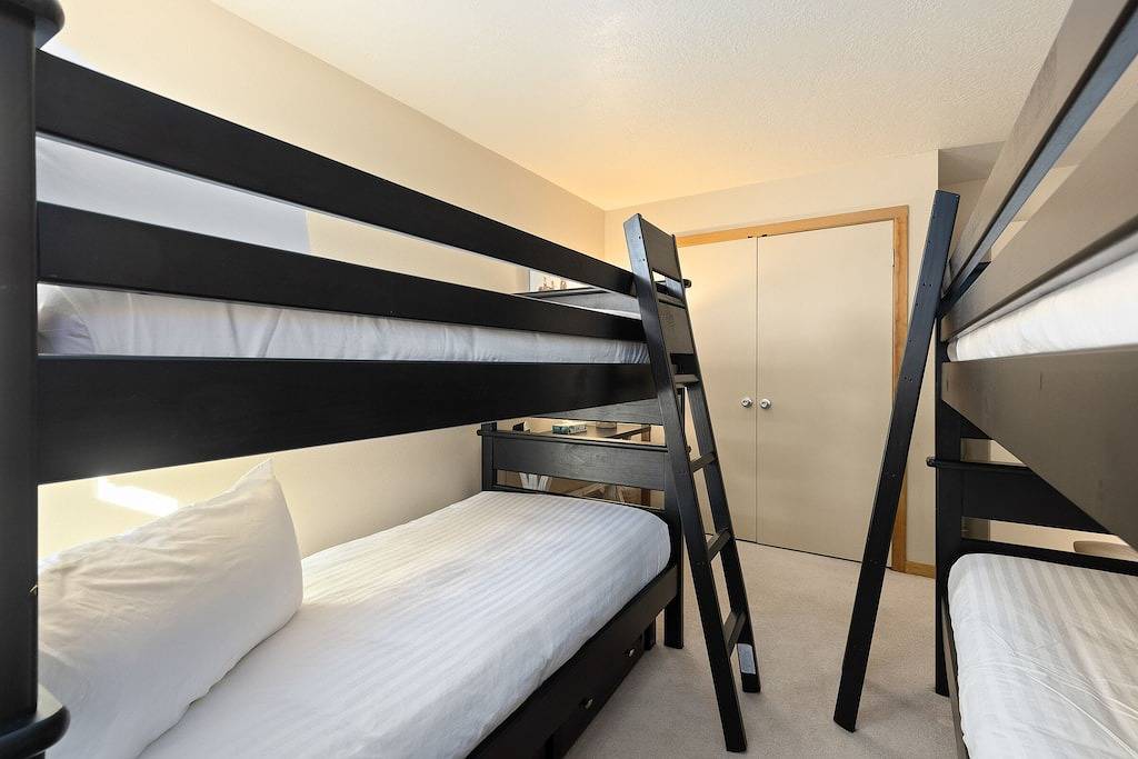 Ganze Wohnung, Spacious Condo w/ Great Alpine Views from Private Balcony w/ Gas Fireplace! in Arapahoe Basin