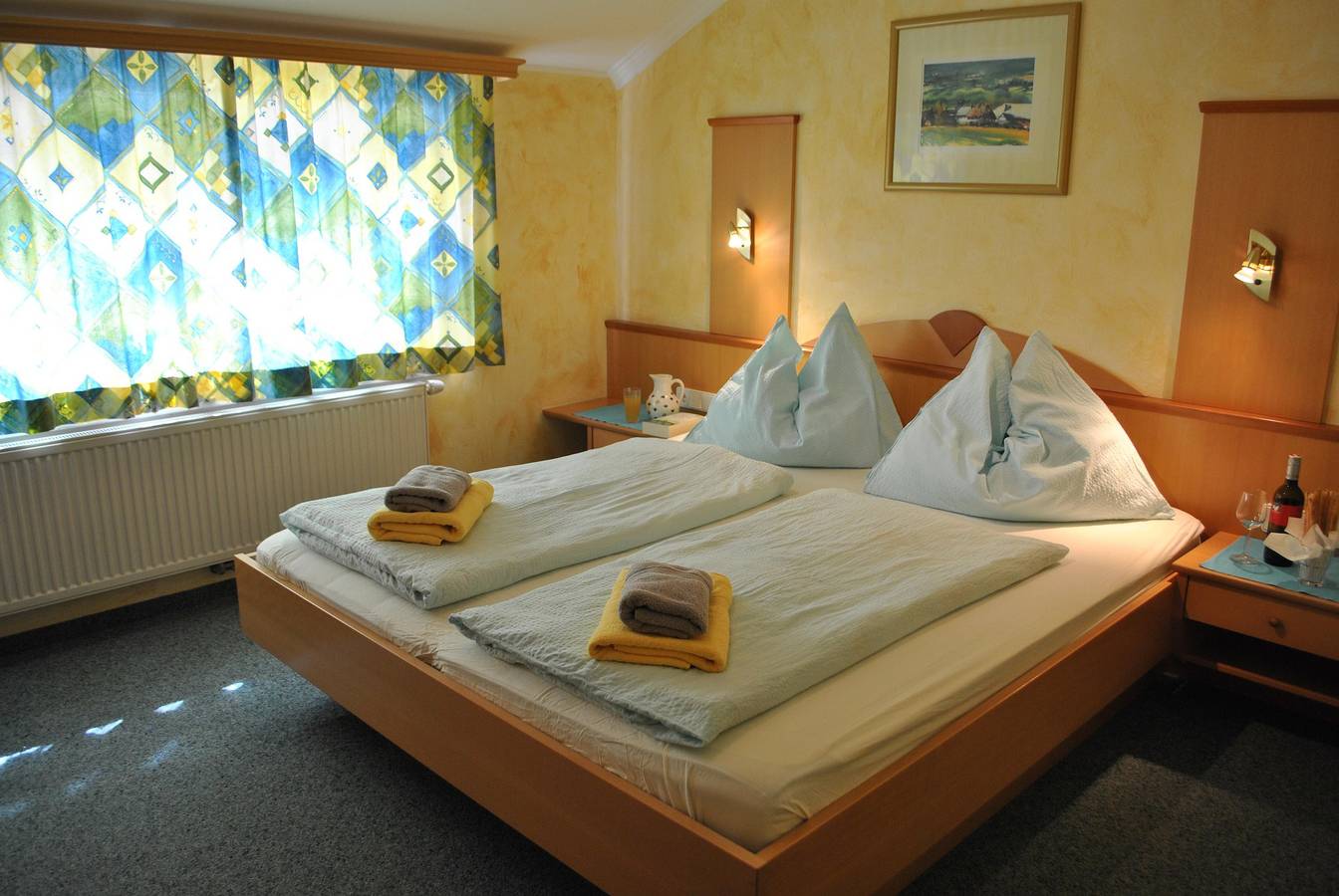 Ganze Ferienwohnung, Doppelzimmer (6) mit Dusche, Wc in Mariapfarr, Bundesland Salzburg