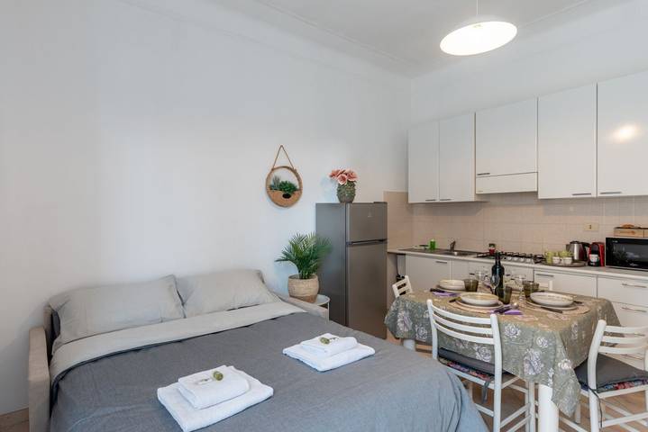 Appartement entier, Appartement de vacances pour 2 personnes avec balcon/terrasse in San Remo, Commune de Sanremo
