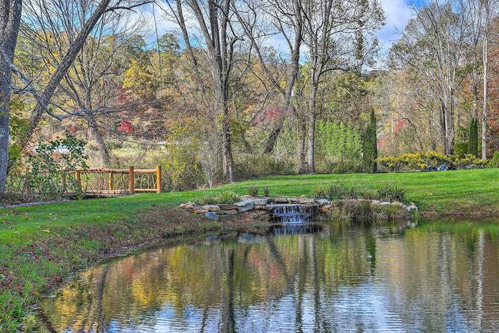 Cottage for 2 people, with hot tub and terrace, with pets in North Carolina