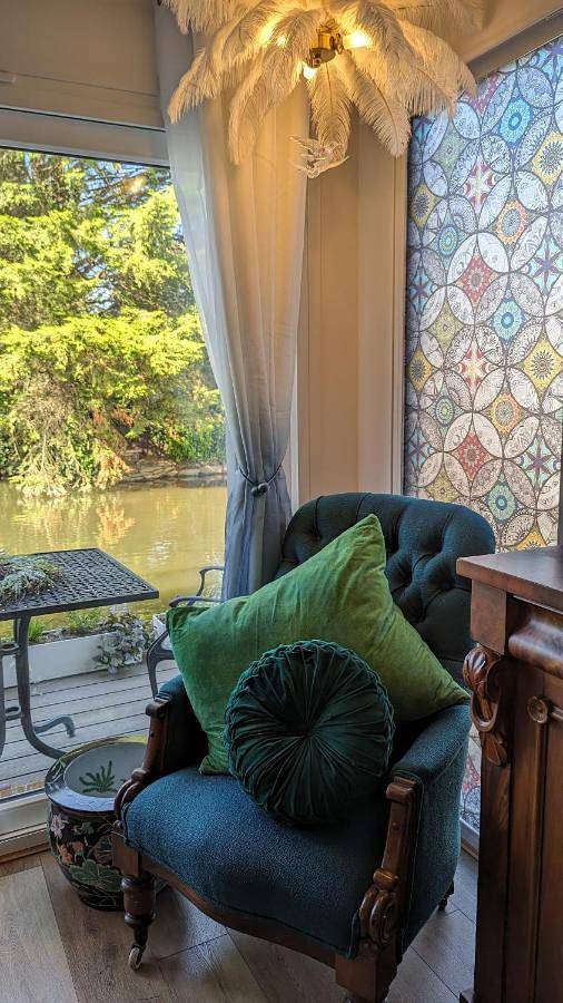 One-Bedroom House in Richmond upon Thames, London