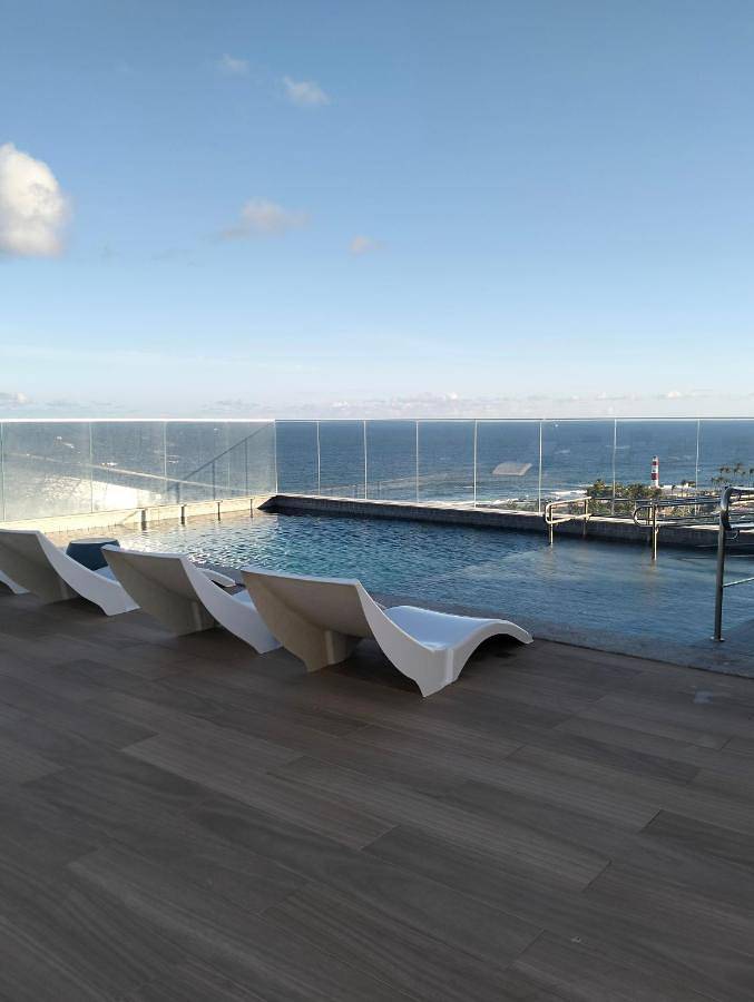 Casas e apartamentos de temporada para 2 pessoas, com balcão e piscina e ainda vista na Praia do Flamengo