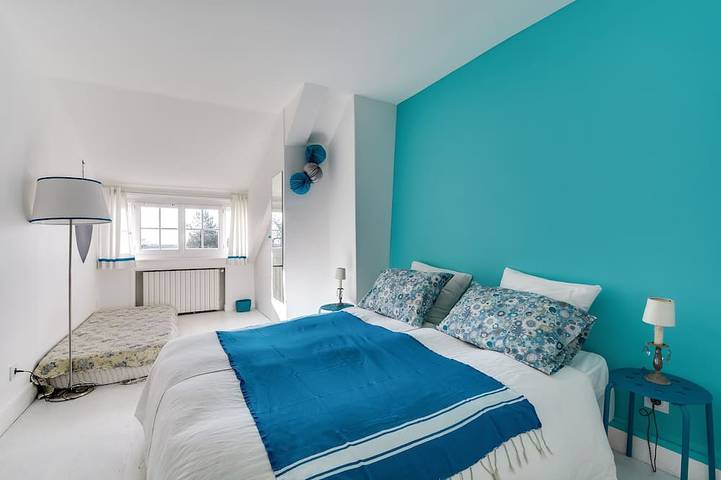 Encantadora casa / alojamiento para grupos al sur de Fontainebleau, a 70 km de París, 6 habitaciones in Nangeville, Región de Pithiviers