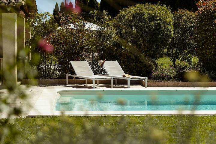 Location de vacances pour 6 personnes, avec terrasse et jardin à Mas-Blanc-des-Alpilles
