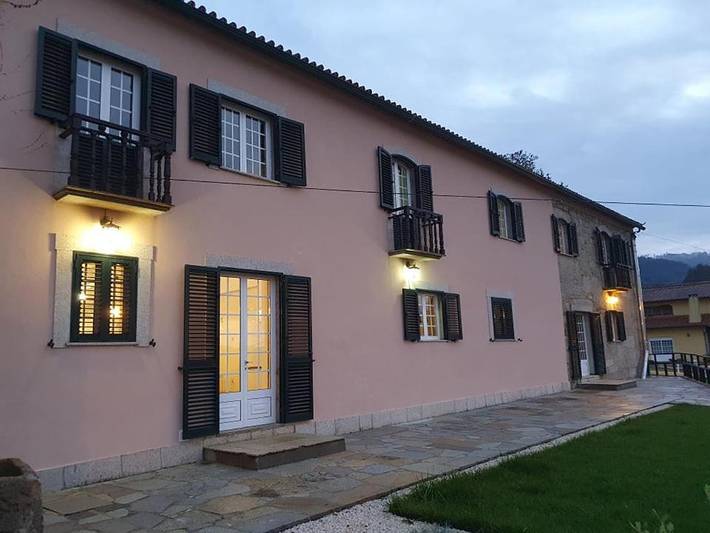 Apartamento para 20 personas, con jardín además de vistas y piscina, Se admiten mascotas en Oliveira de Frades