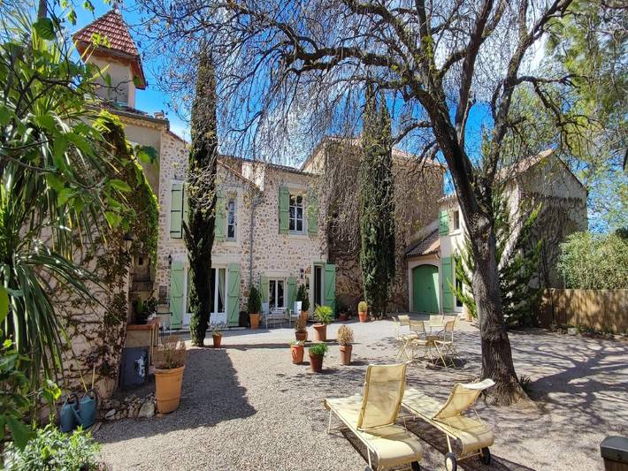 Vacation rental for 15 people, with yard and pool as well as balcony, with pets in Languedoc-Roussillon