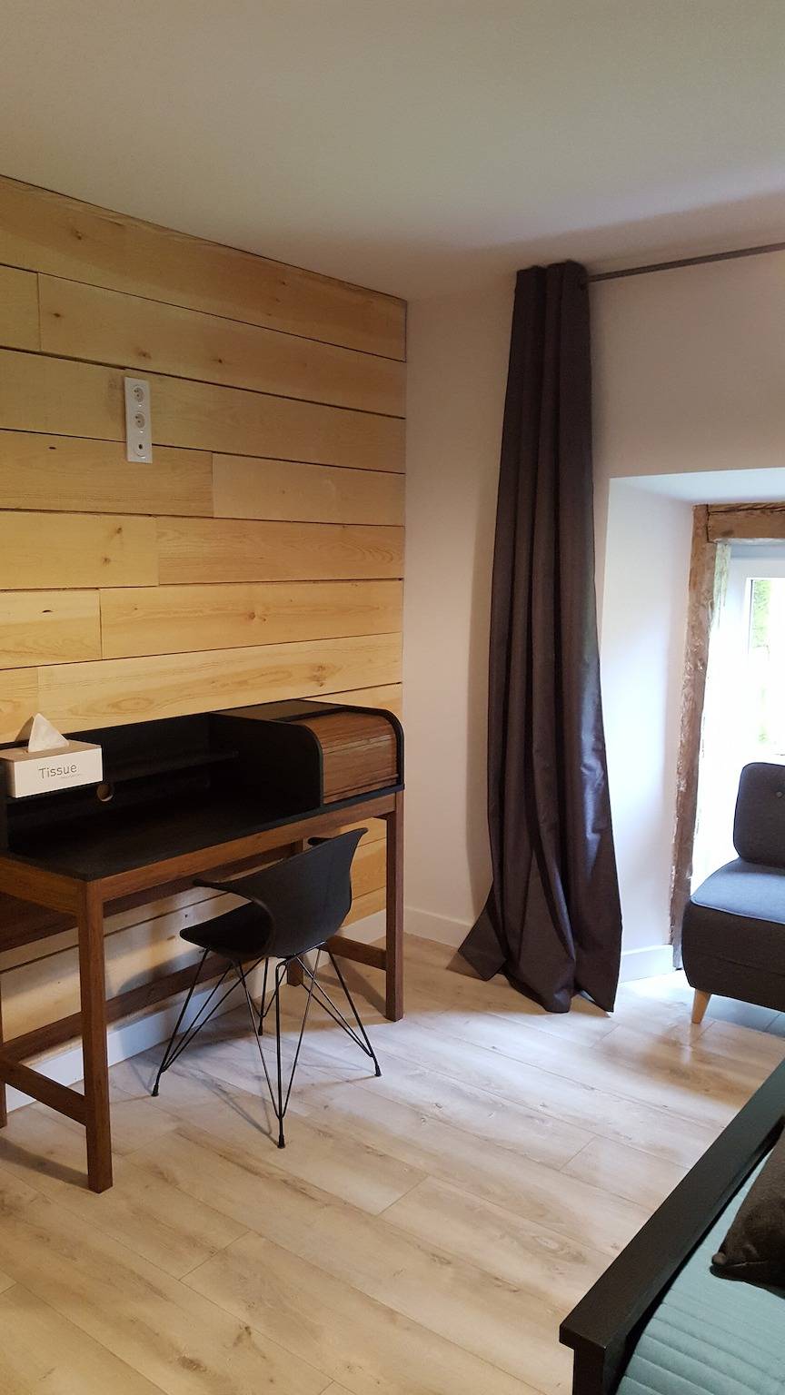 Chambre d’hôtes « La Trouverie - Chambre 3 » avec terrasse, jardin communs et Wi-Fi in Laqueuille, Parc naturel régional des Volcans d'Auvergne