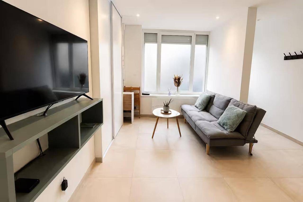 Appartement entier, Immeuble privatif 3 logements et 1 logement non loin de l'immeuble in Le Portel, Région de Boulogne-sur-Mer