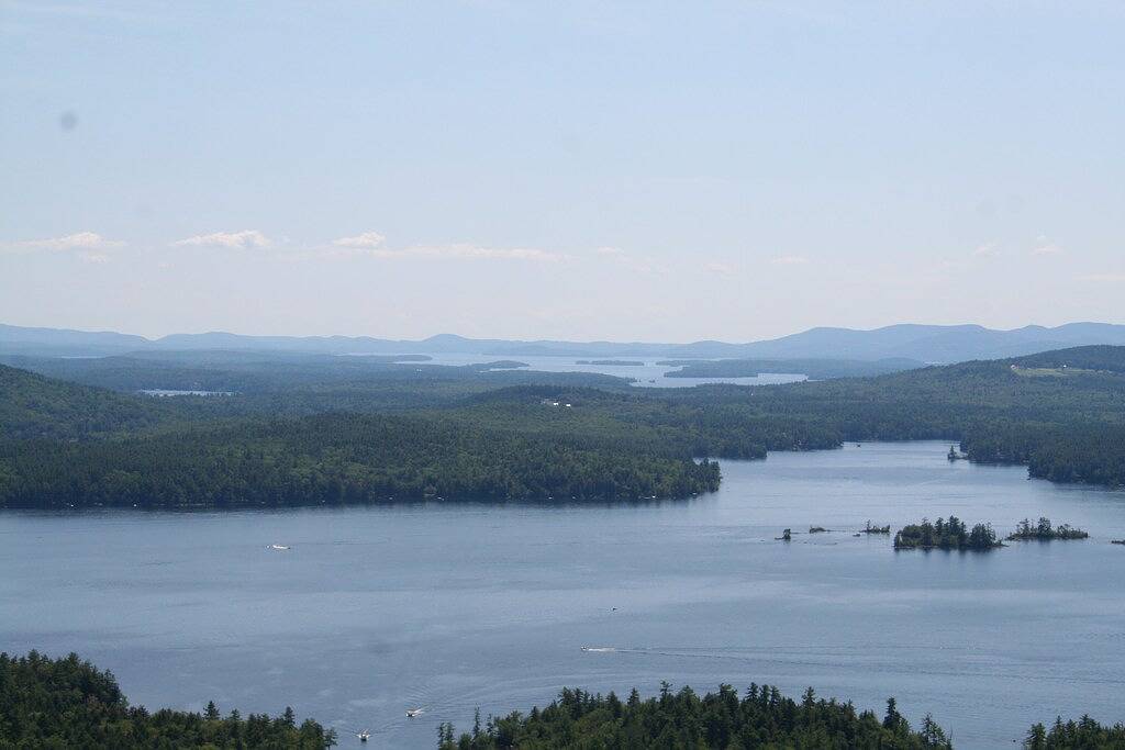 Abgeschieden, Lakeside Log Cabin am Squam Lake mit eigenem Dock in Sandwich (NH), Squam Lake