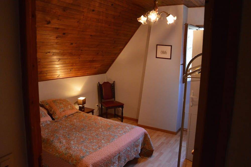 Country house in the mountains feet in Volcans d'Auvergne Regional Nature Park