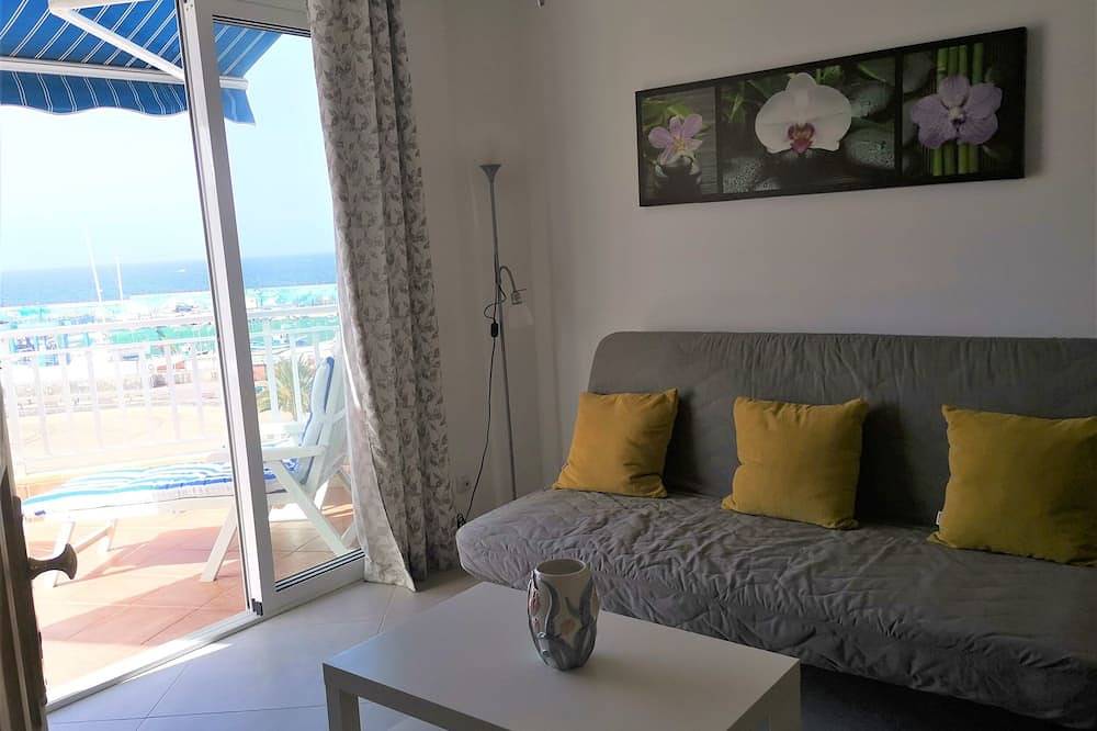 Entire apartment, Top floor apartment with a big terraceand  breath taking sea view in Los Cristianos, South Tenerife
