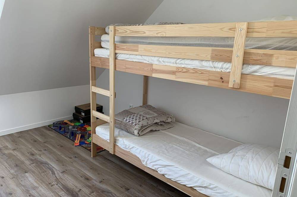 Charming Cottage Near Quend Beach: 2Br, Garden, Parking in Quend Plage, Quend