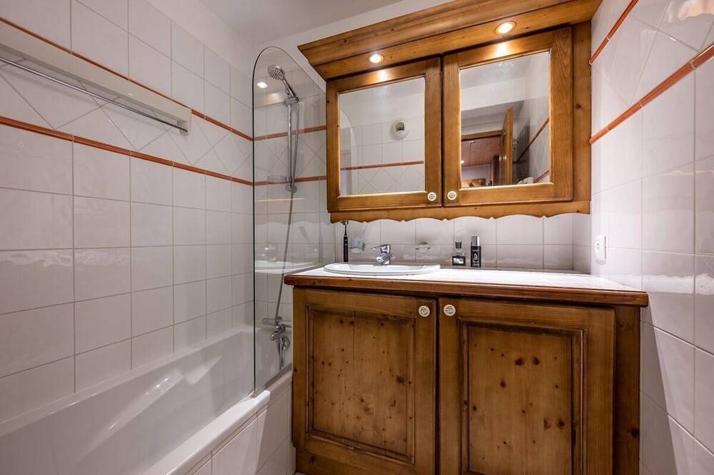 Apartment Hermine -  an apartment that sleeps 4 guests  in 2 bedrooms in Les Carroz, Arâches-la-Frasse