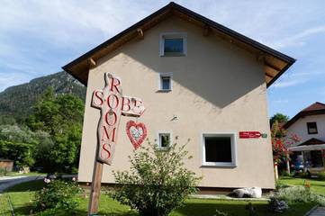 Gîte pour 7 personnes, avec vue et jardin dans Mojstrana
