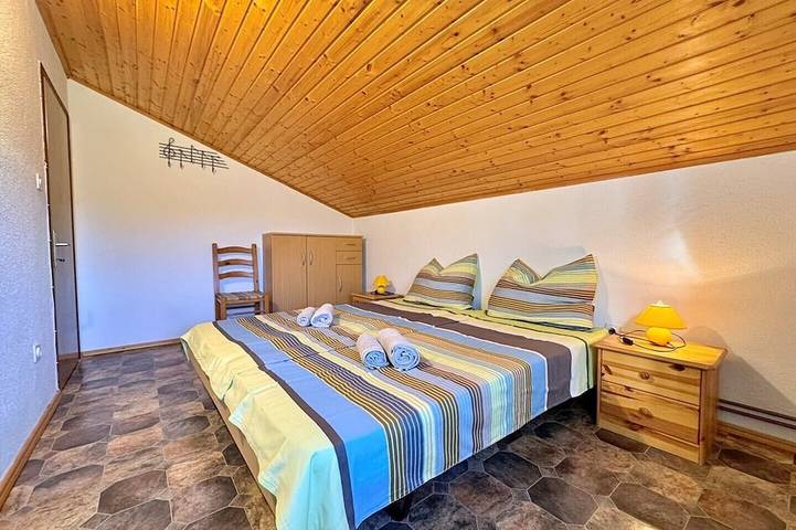 Ganze Wohnung, Apartment Pavle 3 - ruhige Lage, Meerblick, Haustiere erlaubt, Garten, Grill, kostenlose Parkplätze in Malinska-Dubašnica, Krk