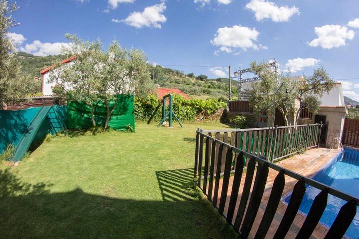Casa rural para 14 personas, con vistas además de piscina y jardín, Familias con niños en Valle del Ambroz - 2