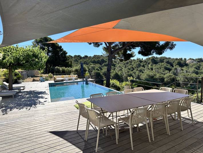 Location de vacances pour 8 personnes, avec jardin ainsi que piscine et terrasse à Ceyreste - 2