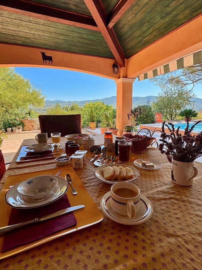 Chambre d’hôte pour 2 personnes, avec vue ainsi que piscine et jardin à Le Beausset - 4