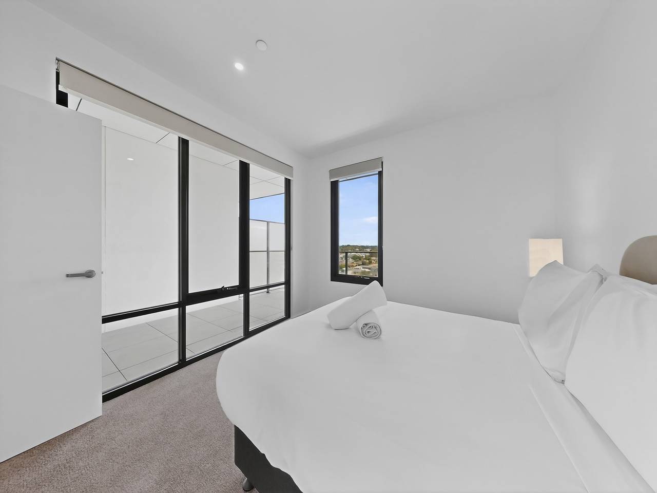 Hel leilighet, Stilig leilighet med 2 soverom og nye møbler in Cannington, Perth