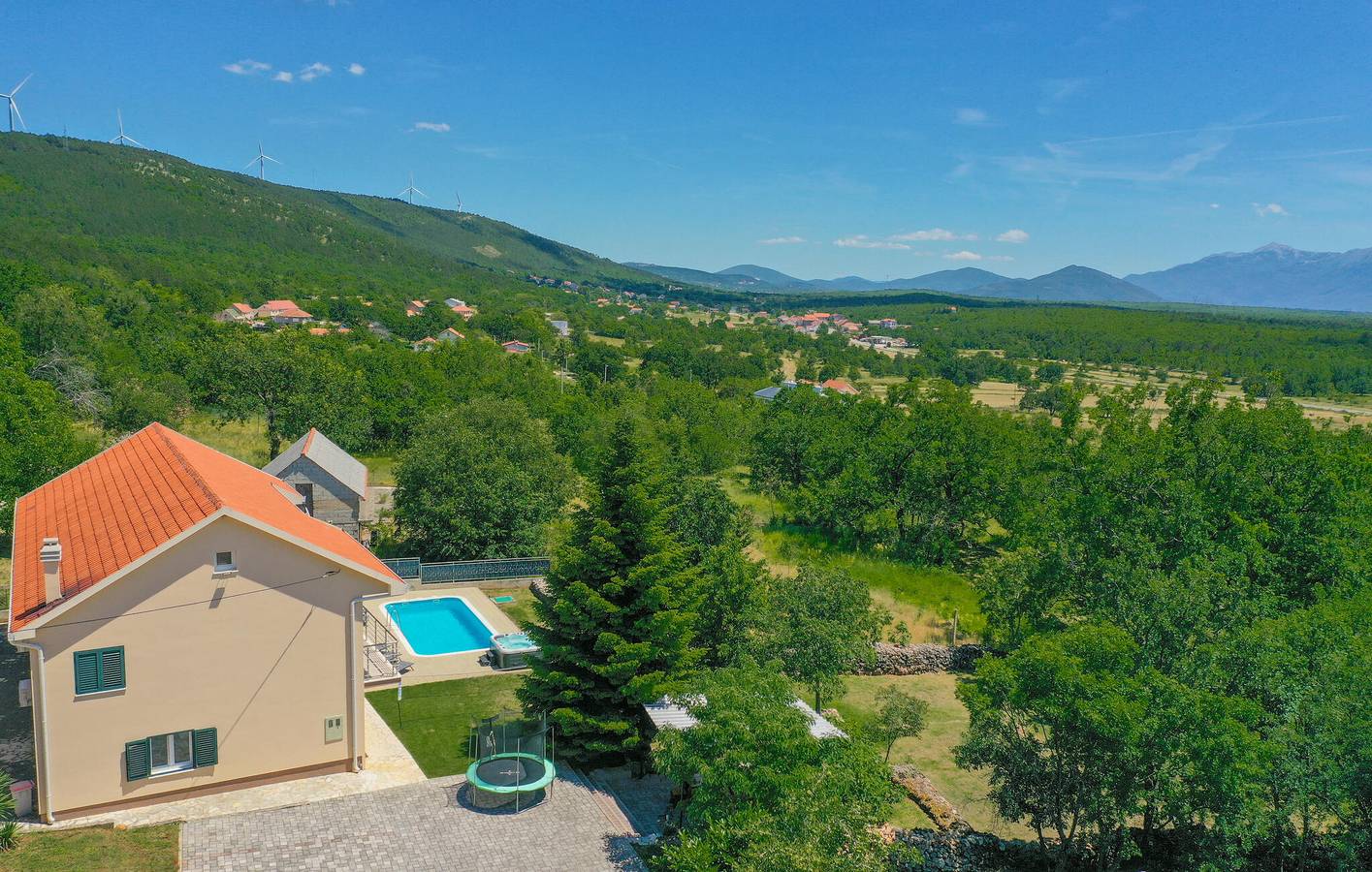 Gemütliche 2-Zimmer-Wohnung mit Pool, Terrasse und WLAN in Cista Velika, Dalmatinisches Zagora