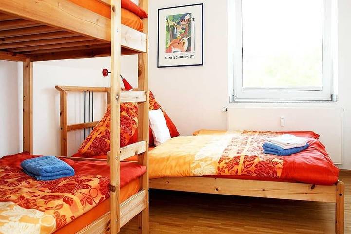 Ganze Wohnung, Nice, centrally located apartments in Cologne, tram stop in front of the door. in Rodenkirchen, Köln