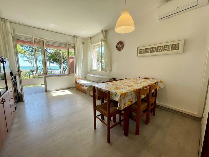 Entire apartment, Stunning frontal sea view flat in Porto Santa Margherita, Caorle