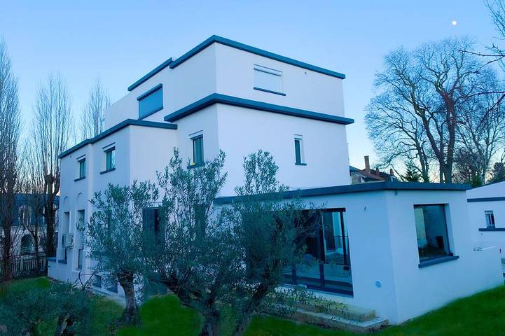 Location de vacances pour 8 personnes, avec Jacuzzi ainsi que Terrasse et Jardin à Sèvres