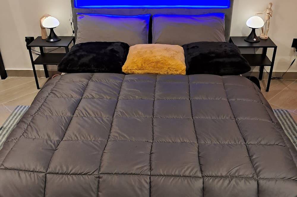 Entire apartment, Studio Paris, Le Petit Parisien in Pantin, Seine-Saint-Denis