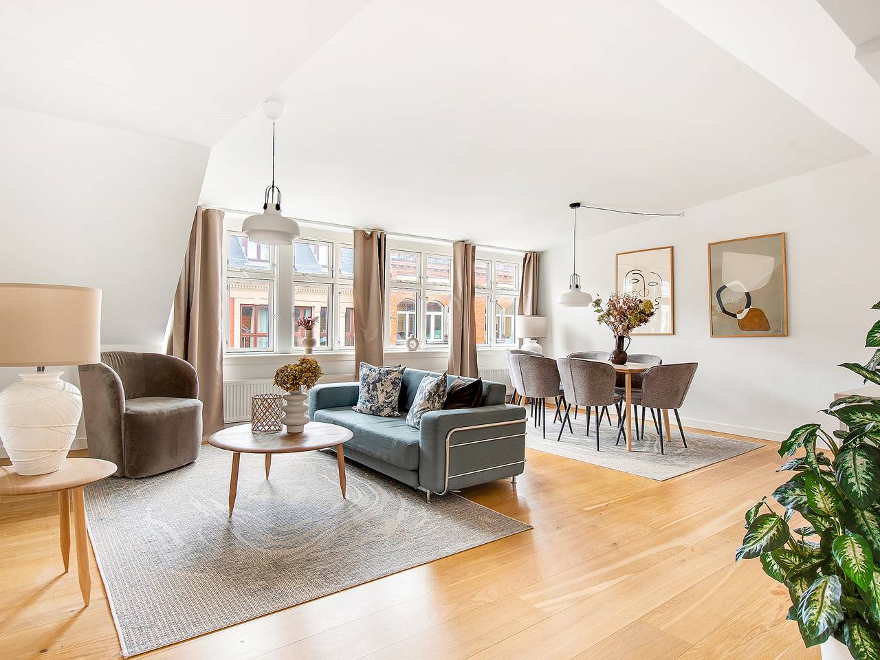 Entire apartment, Sanders Leaves - Precious 2-Bdr Apt with City View in Copenhagen City, Copenhagen