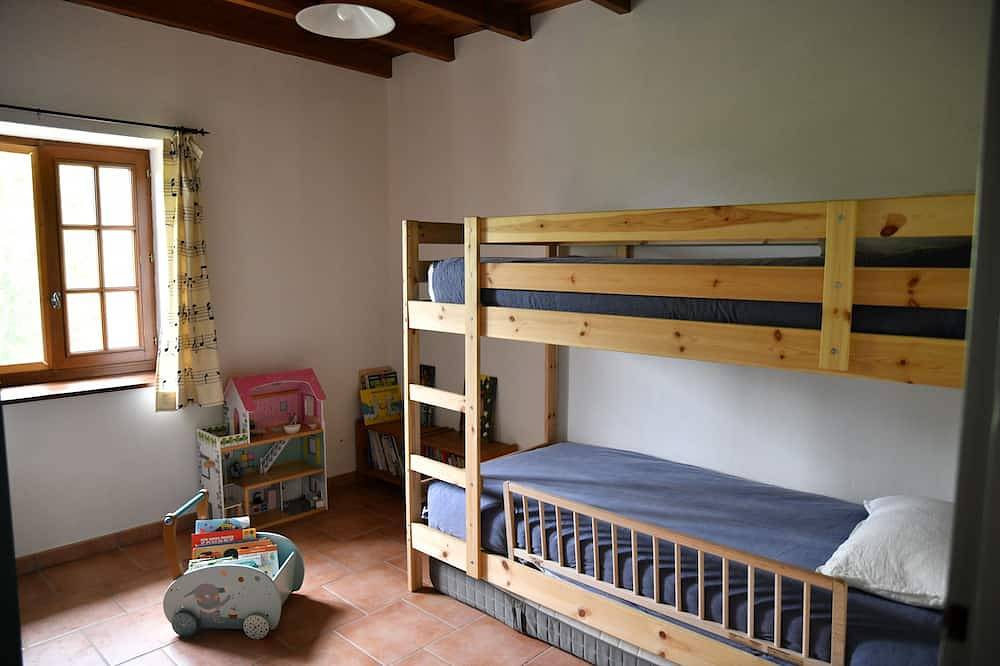 Petit coin de paradis au cœur du village d’Issirac in Issirac, Région de Nîmes