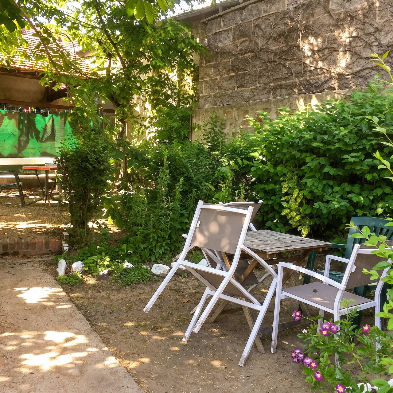Estudio entero, Encantador estudio en Néris-les-Bains 20 m² con jardín privado in Néris-les-Bains, Región de Montluçon