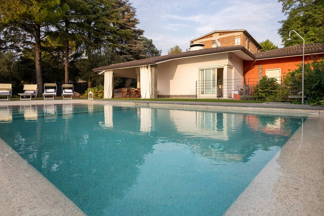 Regarda - "Villa Infinity" with private pool and lake view in Cisano, Bardolino