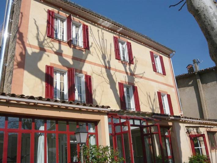 Hôtel pour 3 personnes, avec piscine et jardin à Correns - 2