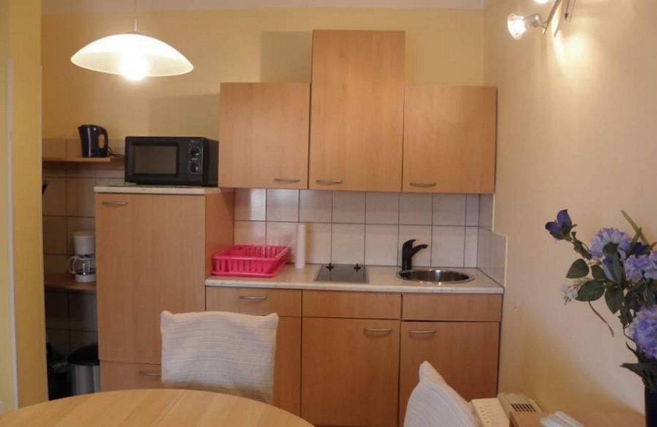 Ganze Wohnung, 1-Zimmer-Ferienwohnung mit Terrasse und Meerblick Barbat, Rab A-22366-b in Barbat na Rabu, Rab