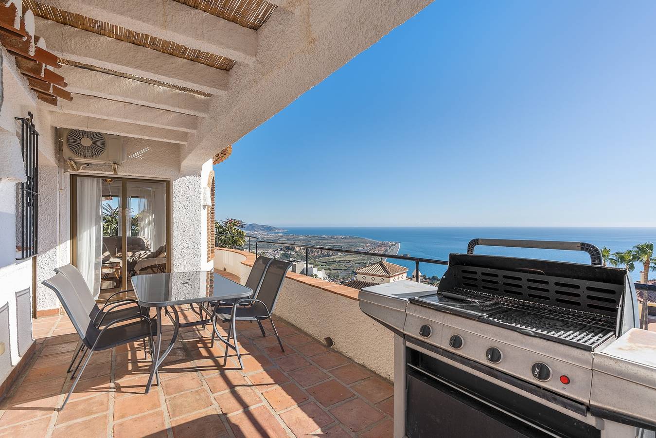 Villa 'Casa Romantica' with Sea View, Wi-Fi and Air Conditioning in Monte de los Almendros, Salobreña