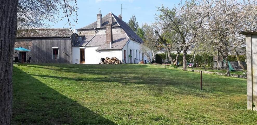 Location de vacances pour 5 personnes, avec Terrasse et Jardin à Féron