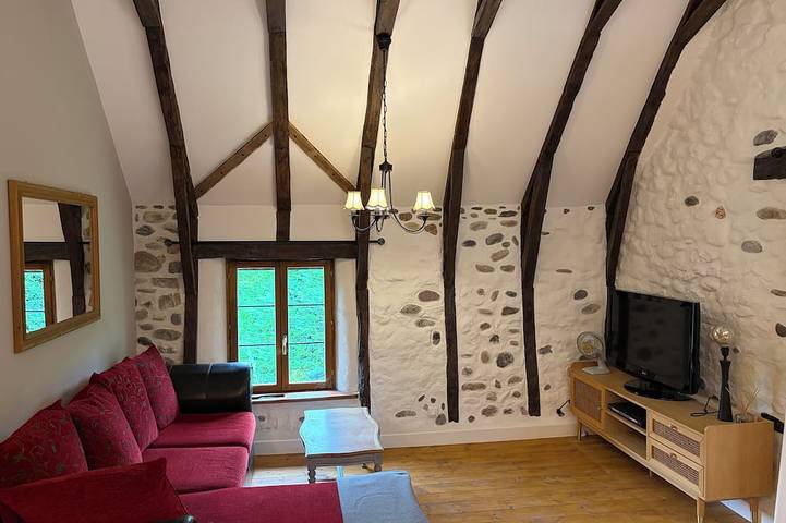 Delightful 2-bedroom cottage in charming Beaulieu-sur-Dordogne in Beaulieu-sur-Dordogne, Brive-la-Gaillarde region