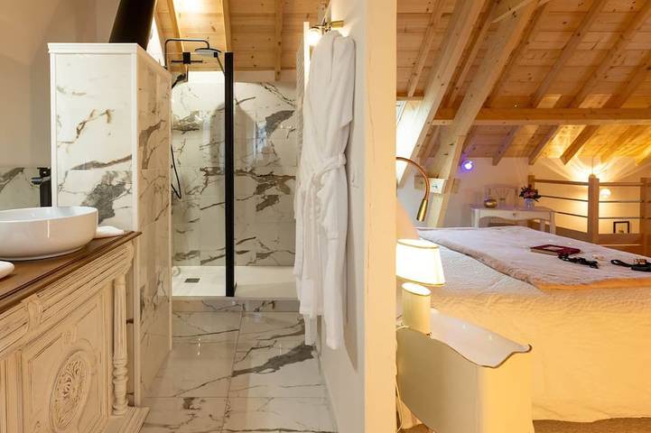 Location de vacances pour 3 personnes, avec jacuzzi, animaux acceptés à Fléré-la-Rivière - 3